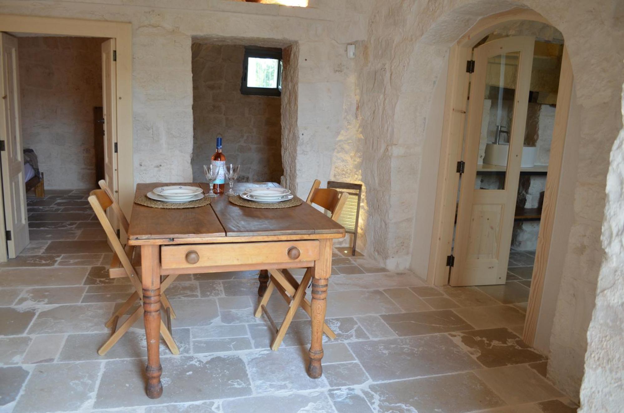 B&B Fuga Al Trullo ออสตูนี ภายนอก รูปภาพ
