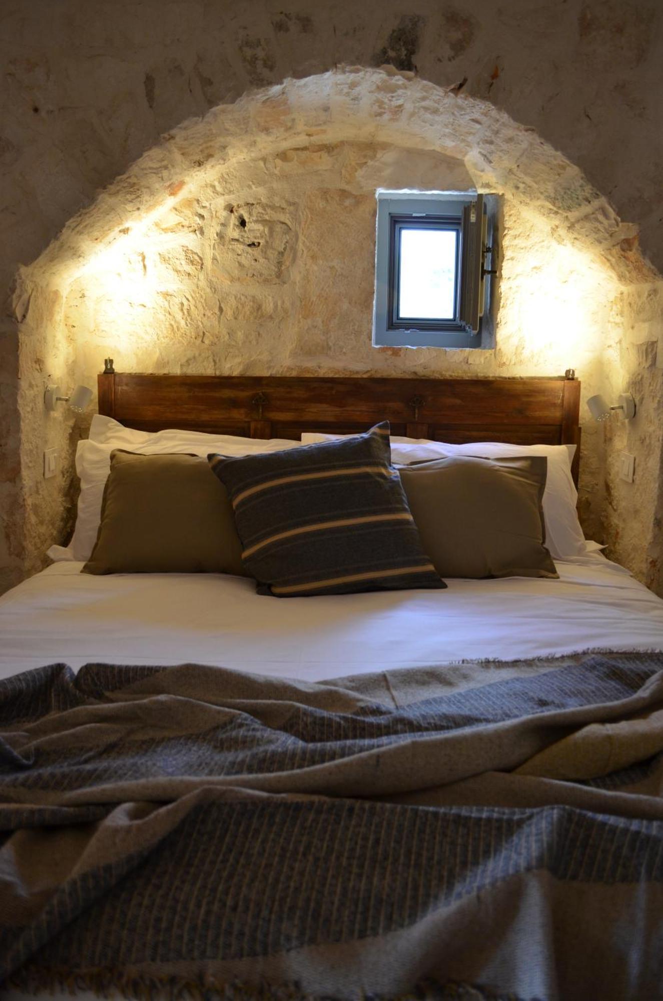 B&B Fuga Al Trullo ออสตูนี ภายนอก รูปภาพ