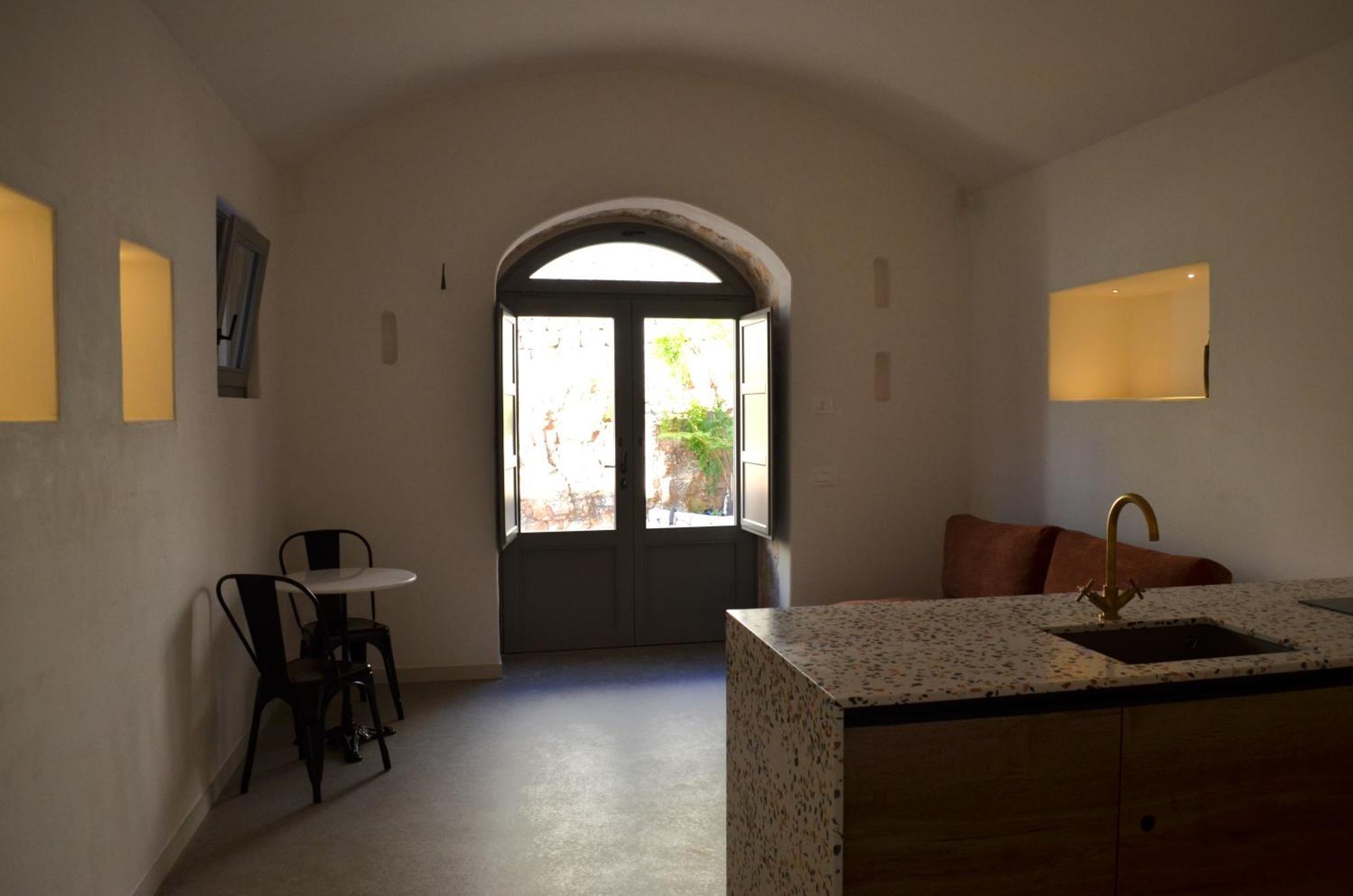 B&B Fuga Al Trullo ออสตูนี ภายนอก รูปภาพ