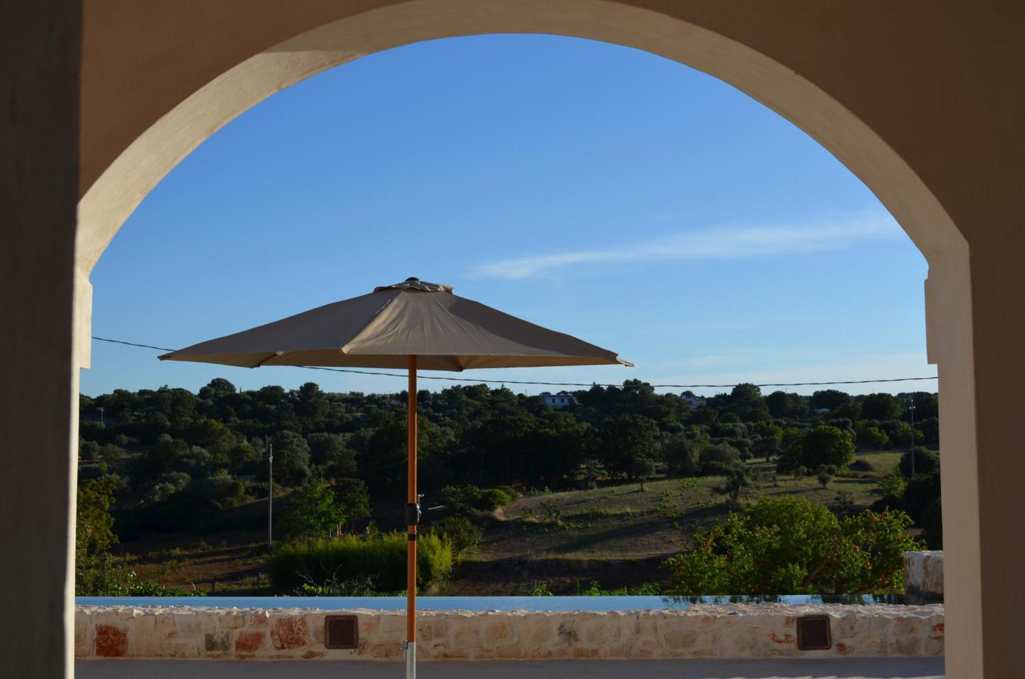 B&B Fuga Al Trullo ออสตูนี ภายนอก รูปภาพ